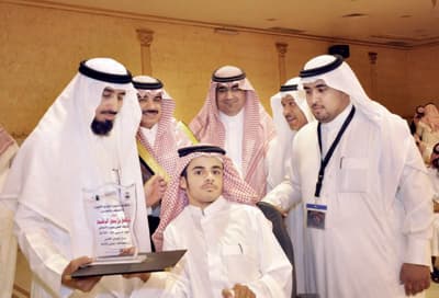 «تركي الرشيد» أنموذجاً لتفوق العزيمة والإرادة على قيود الإعاقة