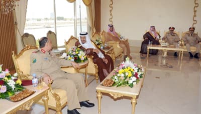 وزير الدفاع يقيم حفل غداء تكريما لوزير الدفاع اليمني