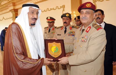 وزير الدفاع يقيم حفل غداء تكريما لوزير الدفاع اليمني
