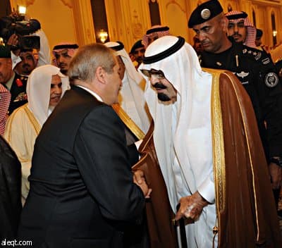 الملك: ما أنا إلا خادم للعالمين الإسلامي والعربي - فيديو