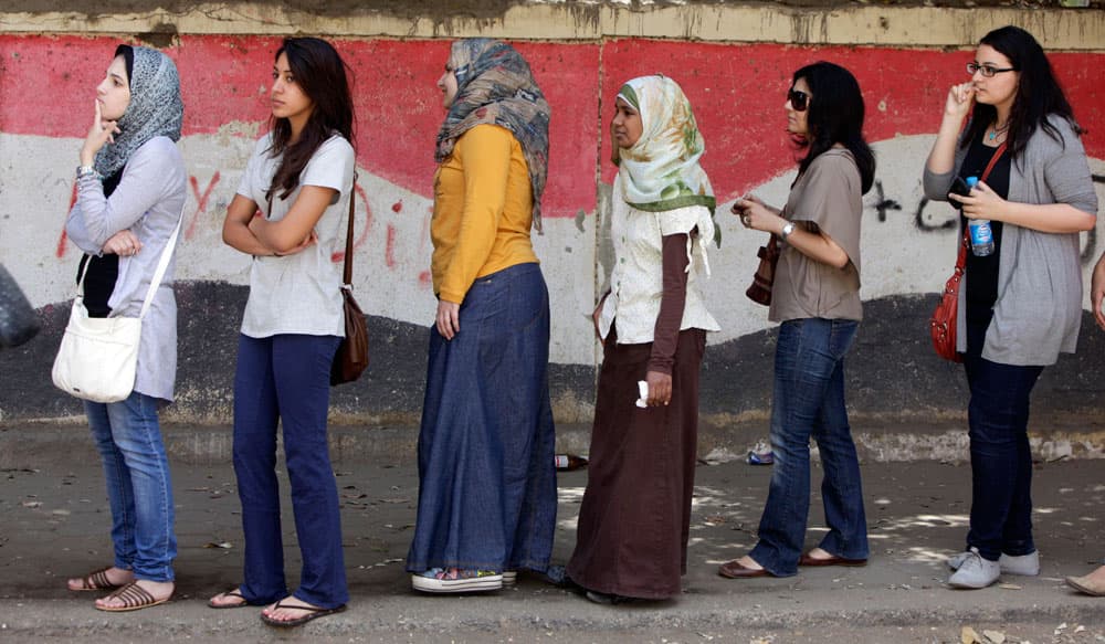نساء مصريات في أحد مراكز الاقتراع في العاصمة القاهرة