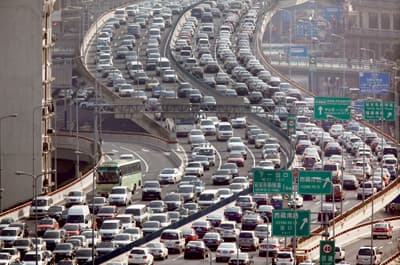 تعتزم الصين بناء جسور معلّقة لحل أزمة الازدحام المروري