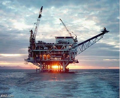 النفط الامريكي يغلق منخفضا اكثر من دولار وينهي الشهر على خسائر قدرها 17.49%