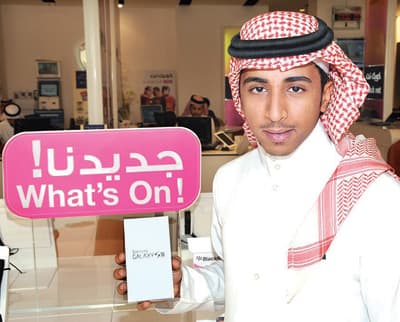 «الاتصالات السعودية» تسلم أول عميل جهاز سامسونج جالاكسي إس 3