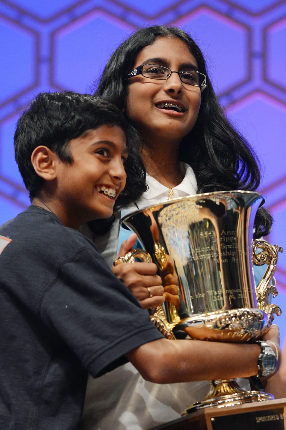 فوز الفتاة في مسابقة التهجئه في الولايات المتحدة الأمريكية ميريلاند