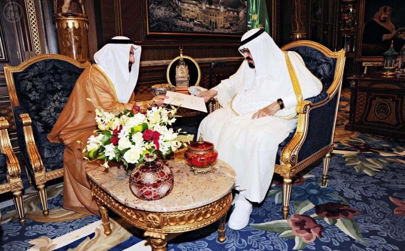 خادم الحرمين الشريفين يستقبل الرئيس اللبناني