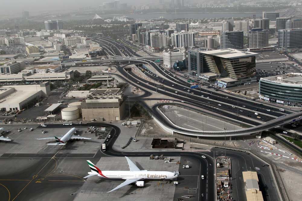 صور جوية لبرج العرب ومطار دبي في الإمارات