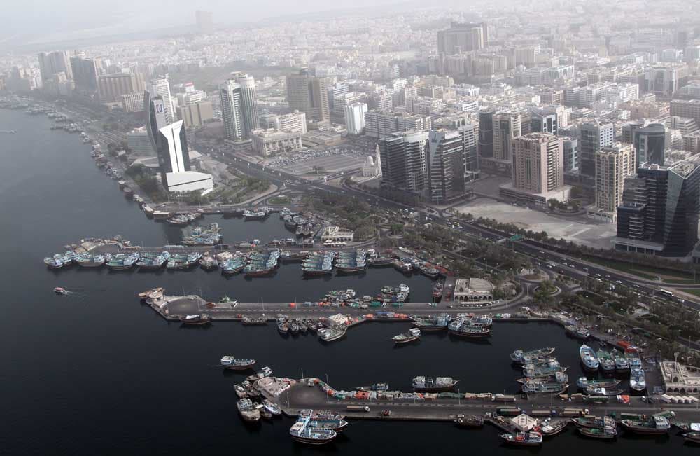 صور جوية لبرج العرب ومطار دبي في الإمارات