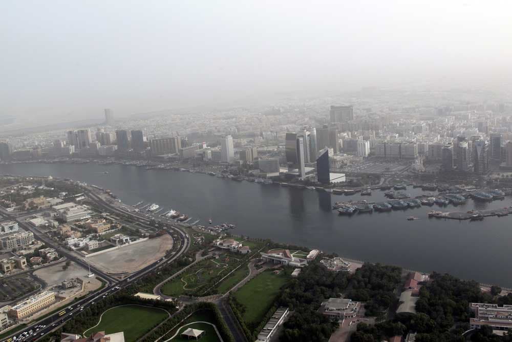 صور جوية لبرج العرب ومطار دبي في الإمارات