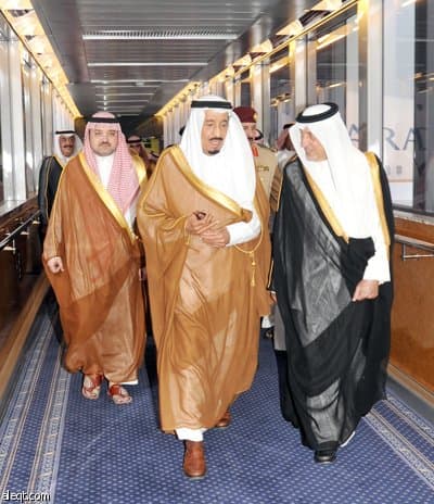 وزير الدفاع يصل جدة قادما من المدينة المنورة