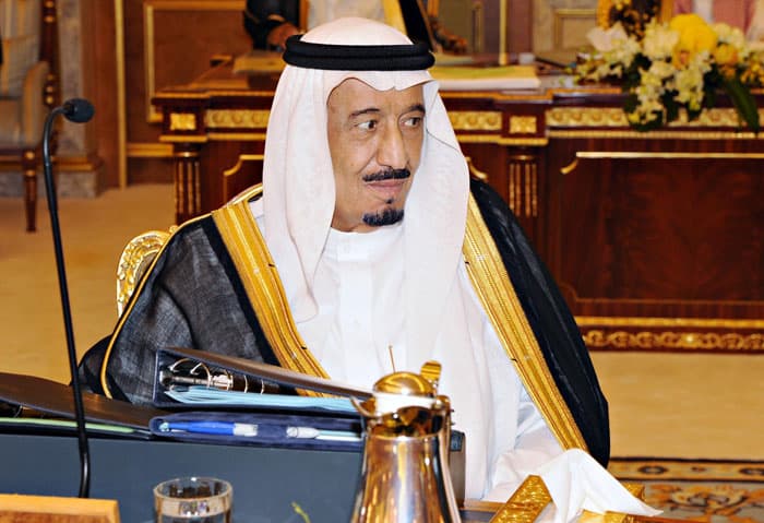 مجلس الوزراء يطالب باتخاذ التدابير اللازمة لحماية السوريين ووقف أعمال العنف ونزيف الدماء