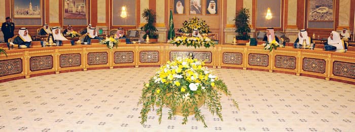 مجلس الوزراء يطالب باتخاذ التدابير اللازمة لحماية السوريين ووقف أعمال العنف ونزيف الدماء