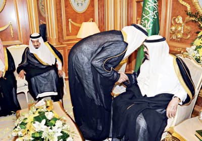الملك للسفراء: سنعرف مَنْ منكم سيغلق مكتبه