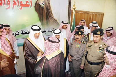 أمير مكة يطّلع على تقارير المشاريع المنجزة في تربة والخرمة