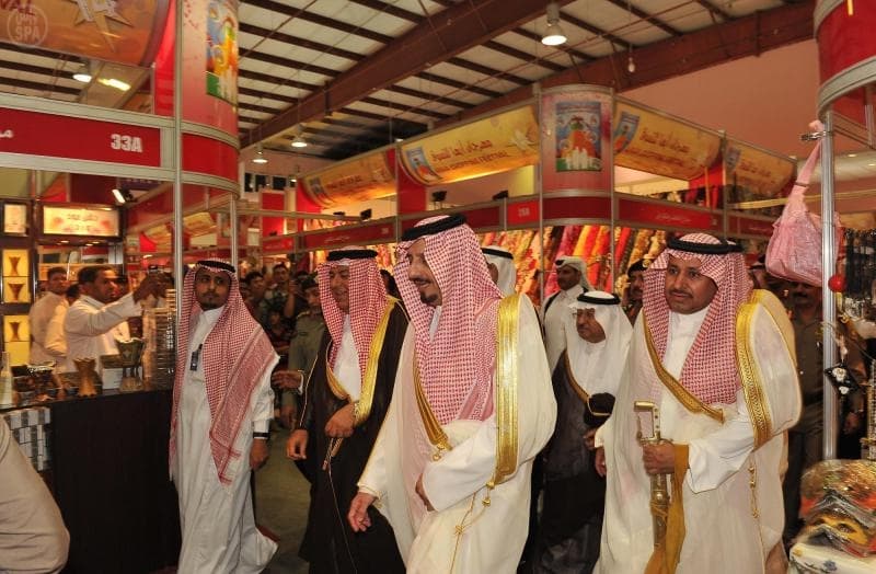 أمير عسير يفتتح مهرجان أبها للتسوق الرابع عشر