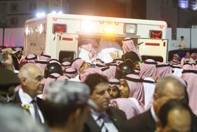 جموع المسلمين يؤدون صلاة الميت على الأمير نايف بن عبدالعزيز - فيديو