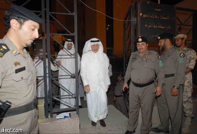 جموع المسلمين يؤدون صلاة الميت على الأمير نايف بن عبدالعزيز - فيديو