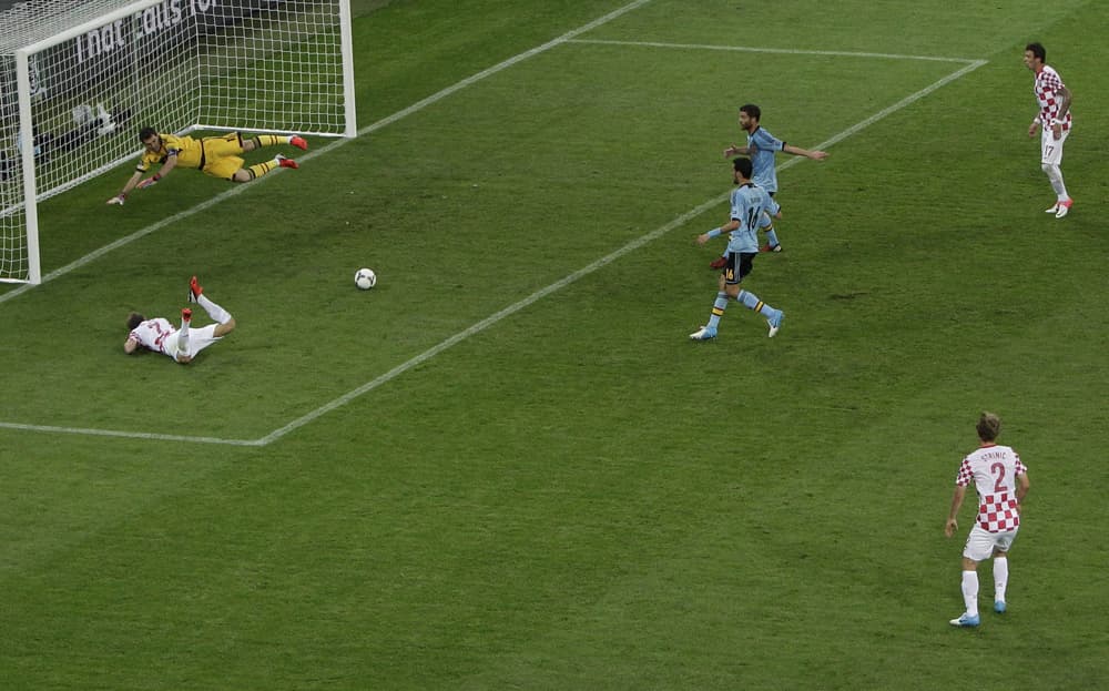 إيطاليا وأسبانيا إلى دور الثمانية في يورو 2012