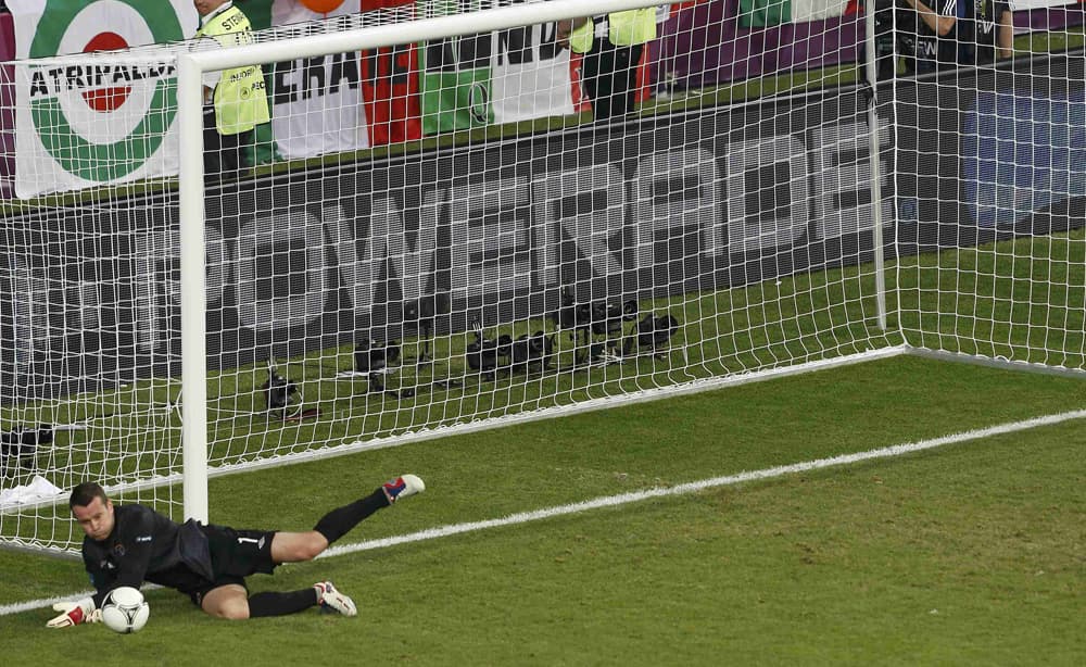 إيطاليا وأسبانيا إلى دور الثمانية في يورو 2012