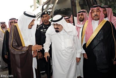 خادم الحرمين يصل جدة