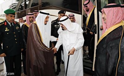 خادم الحرمين يصل جدة