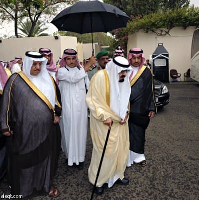 خادم الحرمين يصل جدة