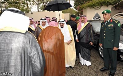 خادم الحرمين يصل جدة