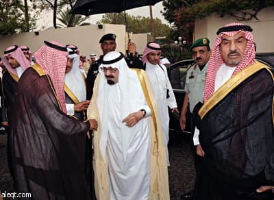 خادم الحرمين يصل جدة