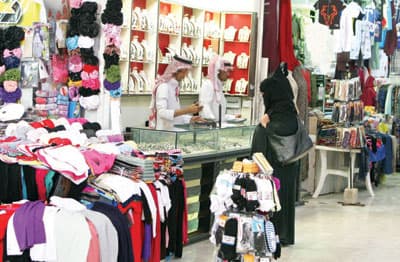 لأول مرة .. إغلاق محال في الرياض خالفت قرار «التأنيث»