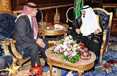 خادم الحرمين يستقبل الأميرين فيصل وحمزة ابني الحسين
