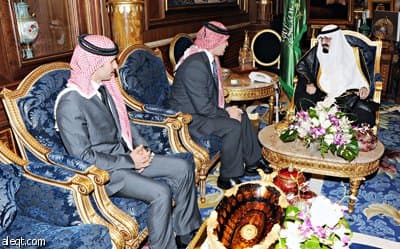 خادم الحرمين يستقبل الأميرين فيصل وحمزة ابني الحسين