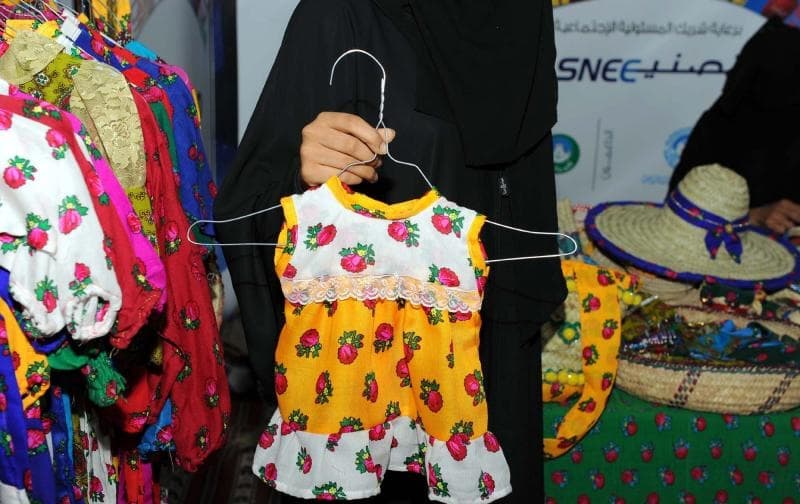 السعوديات ينثرن إبداعاتهن الحرفيّة في " 26 " مركزاً للتسوّق في الرياض