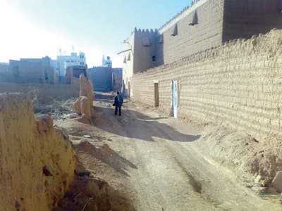 سكان «عليا حائل»: الحي مأوى للسرقات .. والحل «الإزالة» أو «الترميم»