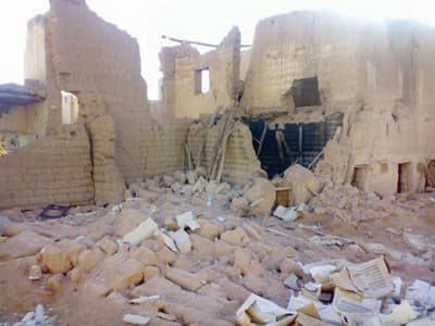 سكان «عليا حائل»: الحي مأوى للسرقات .. والحل «الإزالة» أو «الترميم»