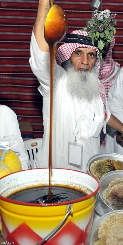 مهرجان العسل الدولي الخامس بالباحة يجتذب الزوار والمصطافين