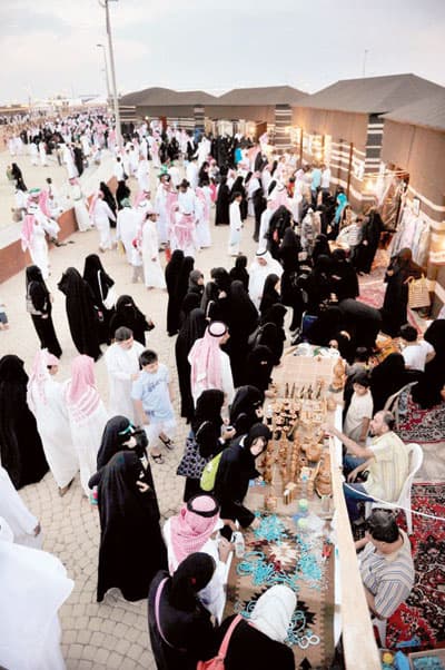 «سوق عكاظ»: 277 مشاركاً يتنافسون على جوائز بأكثر من مليون ريال