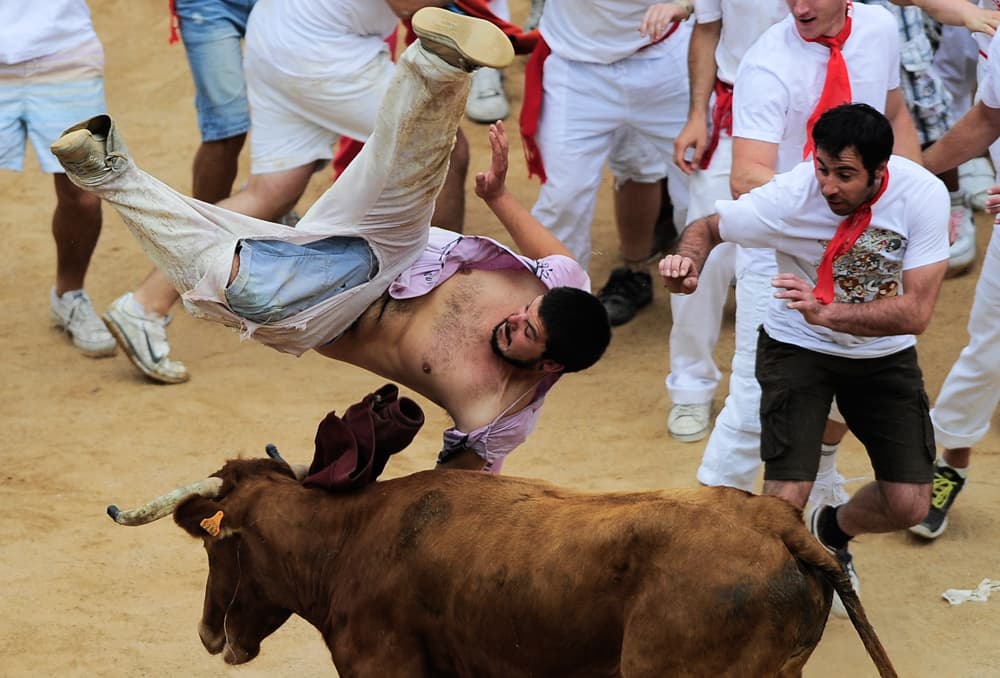 مهرجان سان فيرمن لمصارعة الثيران في مدينة بامبلونا الإسبانية