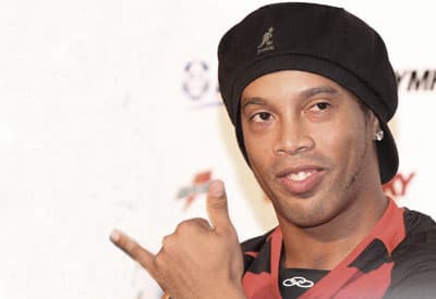 رونالدينهو يقتحم أجندة الأهلي