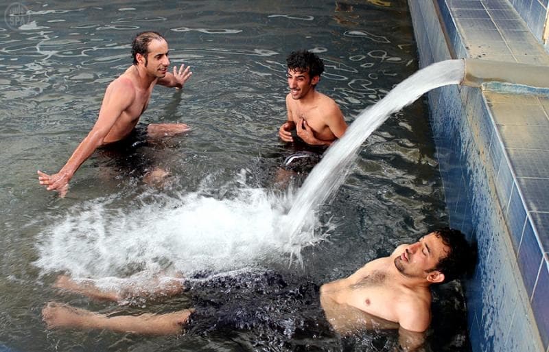 عينا الجوبة الحارة في وادي الدواسر تروّجان لسياحة الإستشفاء في المملكة