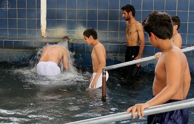 عينا الجوبة الحارة في وادي الدواسر تروّجان لسياحة الإستشفاء في المملكة