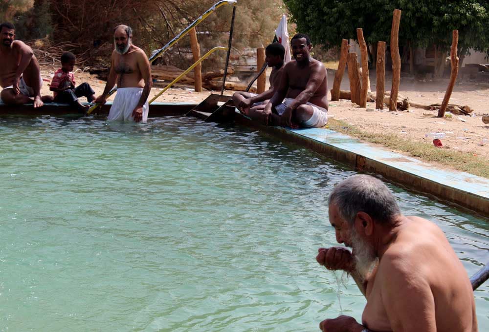 عينا الجوبة الحارة في وادي الدواسر تروّجان لسياحة الإستشفاء في المملكة