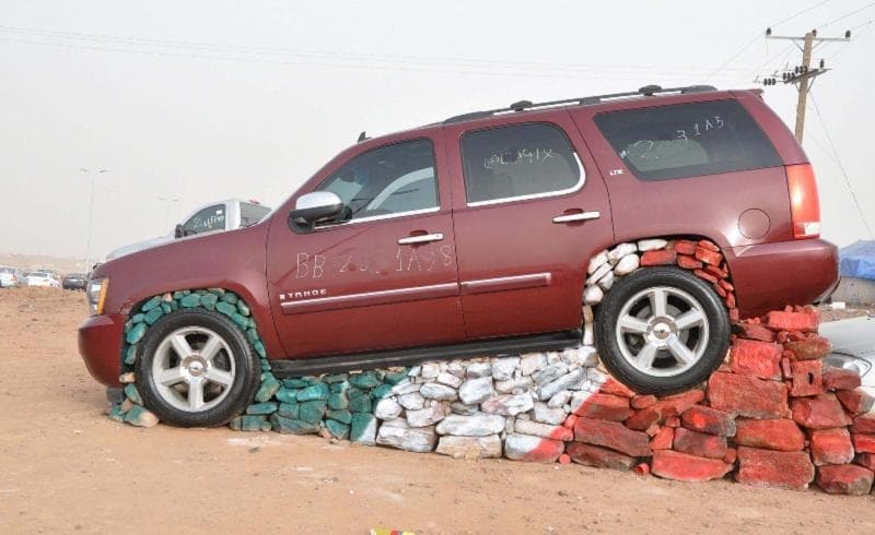 " تحجير السيارات " هواية تجذب الشباب خلال فصل الصيف في عسير