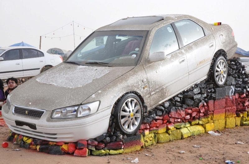 " تحجير السيارات " هواية تجذب الشباب خلال فصل الصيف في عسير