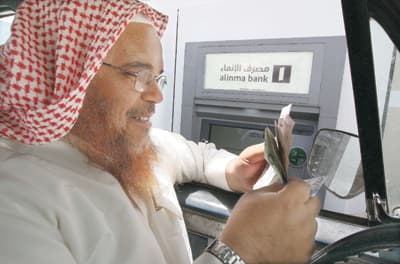 لتقليل التعامل النقدي.. اعتماد خدمات الدفع المسبق