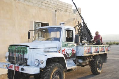 الجيش الحر يعلن وقف تقدم قوات الأسد في حلب.. والقصف يستمر