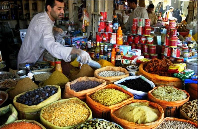 البسطات الشعبية بالمنطقة التاريخية في جدة تستلهم الذكريات وتستشعر قدسية رمضان