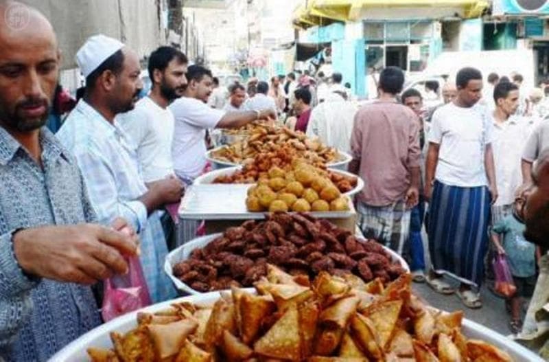 البسطات الشعبية بالمنطقة التاريخية في جدة تستلهم الذكريات وتستشعر قدسية رمضان