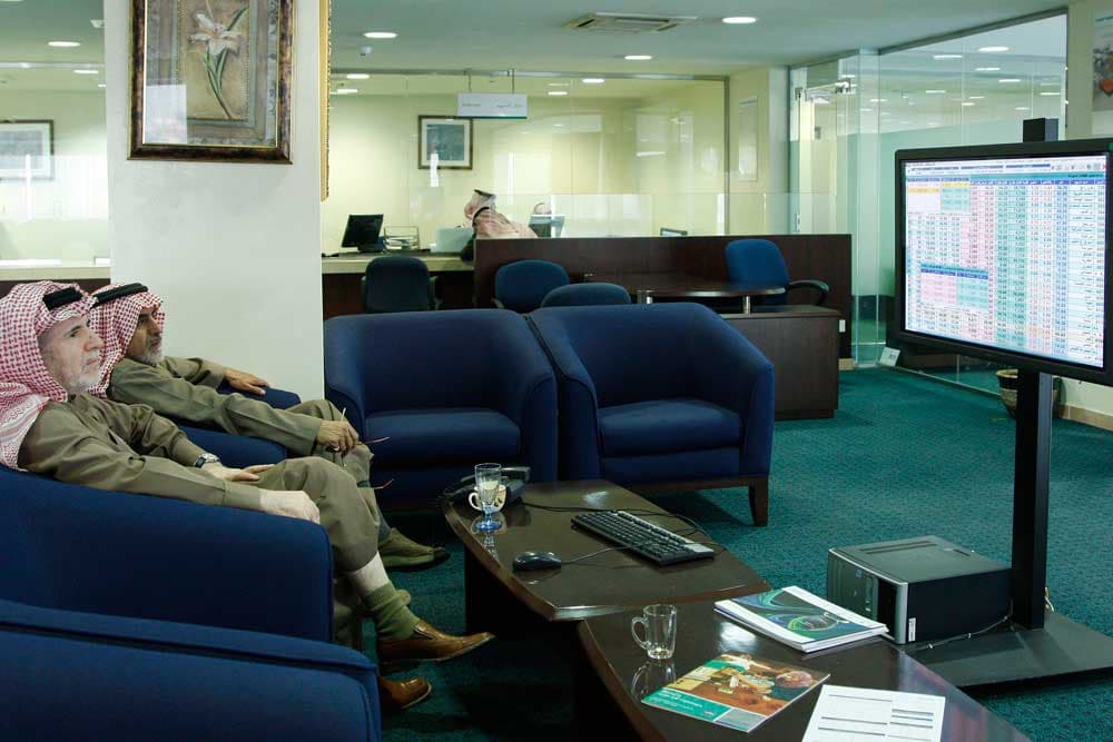 الأسهم السعودية تغلق منخفضة أقل من نقطة