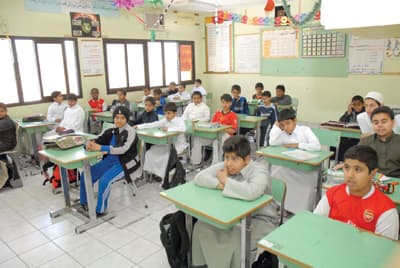 مدارس أهلية وعالمية ترفع رسومها بـ «الآلاف» وتجمِّد رواتب معلميها