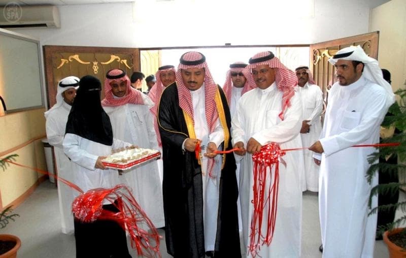 مدير جامعة الملك خالد يدشن 121عيادة لطالبات كلية طب الأسنان